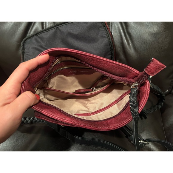 Concealed Carry Skylar Crossbody - Picture 3 of 5